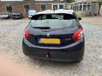 Peugeot 208  picture 5