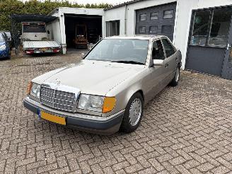 Coche accidentado Mercedes 200-serie  1990/1