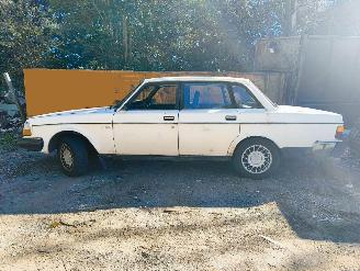 Sloopauto Volvo 240 DL AUTOMATIC 1982/1