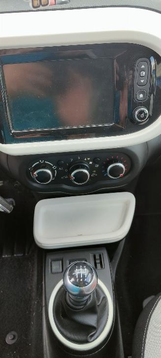 Renault Twingo Renault Twingo Intens airco navi pdc picture 12