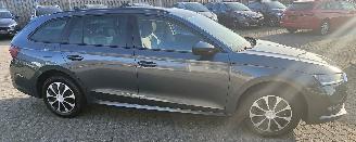 Skoda Octavia Skoda Octavia Combi Clever lichte gewoon rijdende schade picture 4