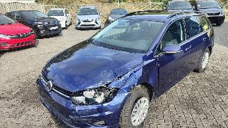 Damaged car Volkswagen Golf VW Golf VII Variant Trendline BMT/Start-Stop 2019/12
