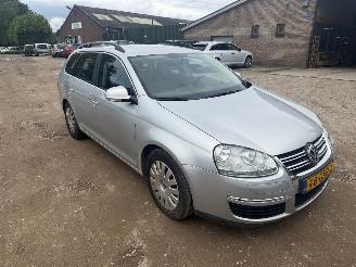 uszkodzony samochody osobowe Volkswagen Golf  2008/8