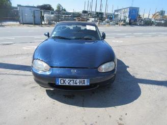 Vaurioauto  passenger cars Mazda MX-5  2000/4