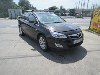uszkodzony samochody osobowe Opel Astra BREAK 2012/7
