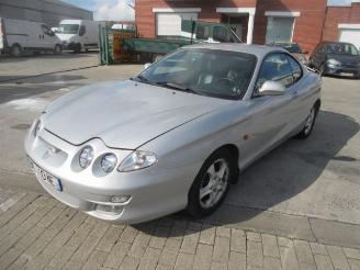 skadebil vrachtwagen Hyundai Coupé  2001/7