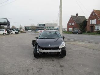 krockskadad bil auto Peugeot 208  2019/2
