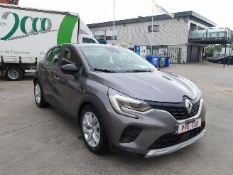 Renault Captur E-TECH picture 2