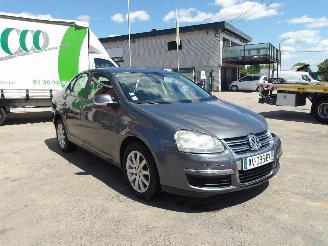 Vaurioauto  passenger cars Volkswagen Jetta  2010/6