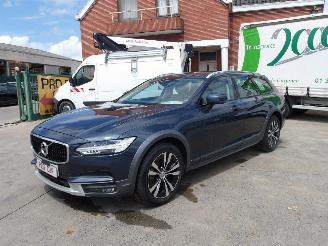 damaged passenger cars Volvo V-90  2020/2
