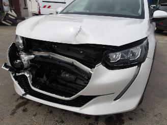 Peugeot 208  picture 9