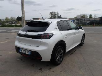 Peugeot 208  picture 5