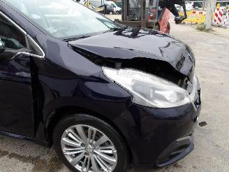 Peugeot 208  picture 13