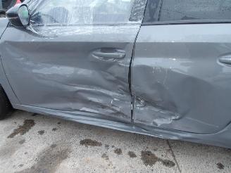 Peugeot 208  picture 13