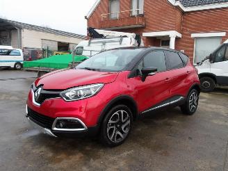 damaged passenger cars Renault Captur  2015/8