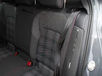 Volkswagen Golf 2.0  GTI picture 4