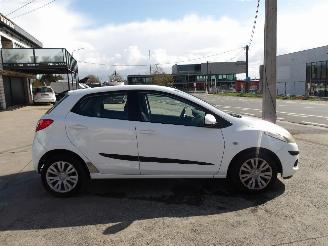 Mazda 2  picture 5