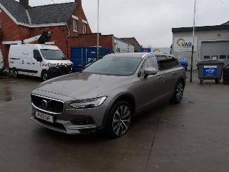 damaged passenger cars Volvo V-90 B5 PRO AWD 2022/2