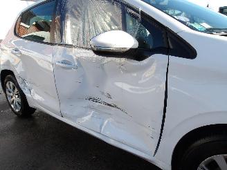 Peugeot 208  picture 11