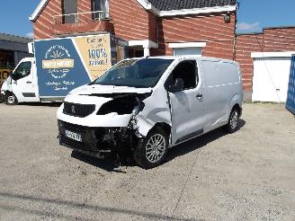 krockskadad bil bedrijf Peugeot Expert  2022/11
