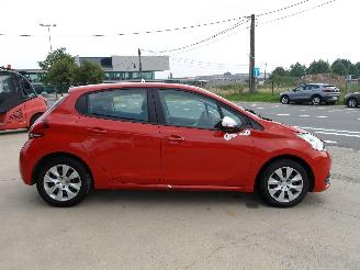 Peugeot 208  picture 4