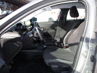 Peugeot 208  picture 16