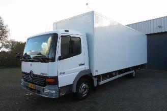 krockskadad bil vrachtwagen Mercedes Atego 818 BAKWAGEN + HYDR. LAADKLEP, BINNENMAAT LxBxH 785x251x226 CM 2004/1