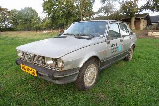 krockskadad bil brommobiel Alfa Romeo Giulietta 2.0 SCHUURVONDST 1981/7