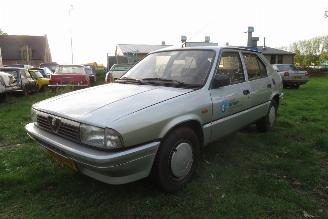 Damaged car Alfa Romeo 33 1.5 BENZINE OP GRIJS KENTEKEN !! UNIEK 1985/1