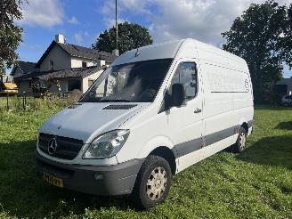 krockskadad bil bedrijf Mercedes Sprinter 313 CDI L2/H2 AIRCO, HANDGESCHAKELD 2011/9