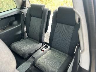 Opel Zafira -A 2.0-16V DTi Comf Navigator 7 PERSOONS UITVOERING picture 7