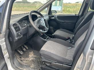Opel Zafira -A 2.0-16V DTi Comf Navigator 7 PERSOONS UITVOERING picture 5