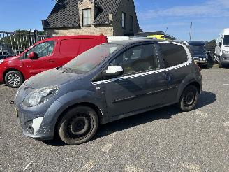 Renault Twingo 1.5 dCi Collection AIRCO, N.A.P. ENZ MOTOR SCHADE ! picture 2