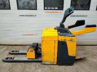 Jungheinrich  ERE 225 Elektrische palletwagen met lader picture 1