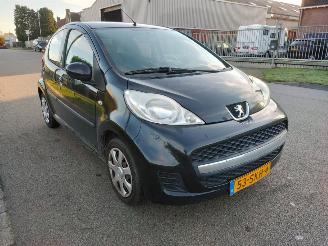 Peugeot 107 1.0 5 deurs airco picture 12