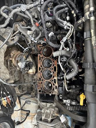 Volkswagen Crafter 35 2.0 TDI L4 Bakwagen MOTORSCHADE ! picture 16