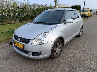 uszkodzony samochody osobowe Suzuki Swift 1.3 AIRCO 2010/6