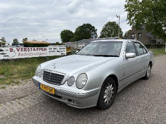 Coche accidentado Mercedes E-klasse 200 CDI Elegance Select automaat 2002/1