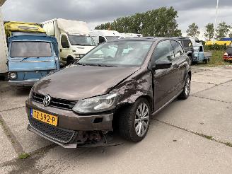Vaurioauto  passenger cars Volkswagen Polo 1.6 TDI HIGHLINE DSG AUTOMAAT 2011/11