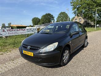 Voiture accidenté Peugeot 307 1.6-16V NAVTECH 2004/9