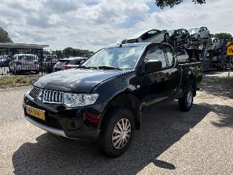 Mitsubishi L-200 4x4 2.5 DI-D Club Cab Invite 4X4 MOTORSCHADE !!!! picture 1