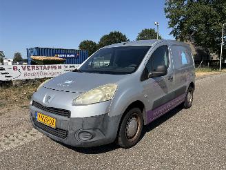Damaged car Peugeot Partner bestel 120 1.6 HDI L1 XR Profit + airco 2012/5