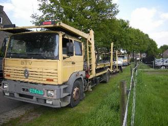 krockskadad bil vrachtwagen Renault   1996/10