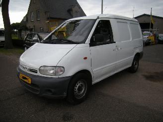 skadebil bedrijf Nissan Vanette CARGO 2.3 D GESLOTEN BESTEL MET AIRCO + L + R SCHUIFDEUR 2002/9
