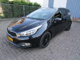 Unfallwagen Kia Cee d 1.6 Navi Camera Clima 6-Bak 2013/1