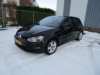 damaged passenger cars Volkswagen Golf 1.2 TSI High-Line Navi Schadevrij 2014/1