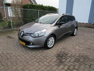 damaged passenger cars Renault Clio 1.5 DCI Navi Airco 2016/7