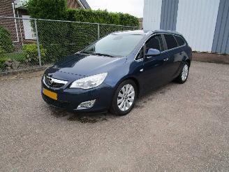 Damaged car Opel Astra 1.6 Turbo Navi Clima 6-Bak 2011/1