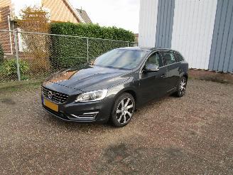 Schadeauto Volvo V-60 2.4 D6 AWD Hybride Camera Navi 2013/9