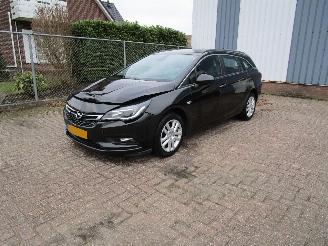Voiture accidenté Opel Astra 1.6 CDTI Navi Clima 6-Bak 2016/9
